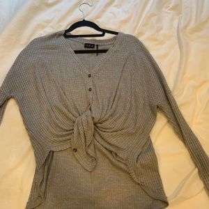 URBAN OUTFITTERS sweater/blouse too